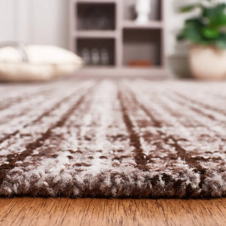 Safavieh Abstract 4'-0" x 6'-0" Rug in Brown / Grey