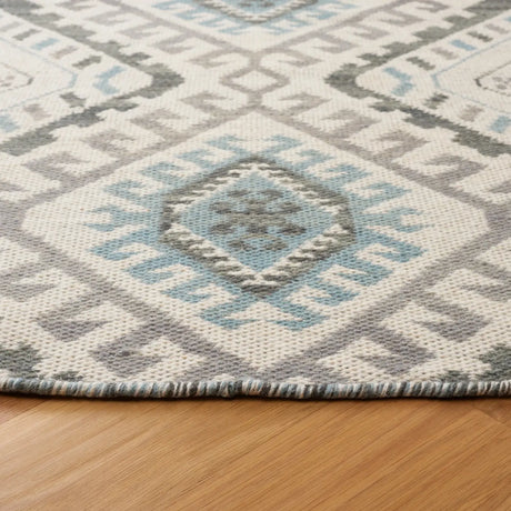 Safavieh Kilim 6'-0" x 6'-0" Rug in Ivory / Blue