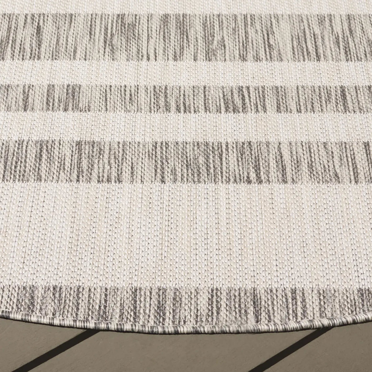 Safavieh Beach House 6'-7" x 6'-7" Rug in Grey / Ivory