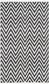 Safavieh Montauk 2'-6" x 4'-0" Rug in Black / Ivory