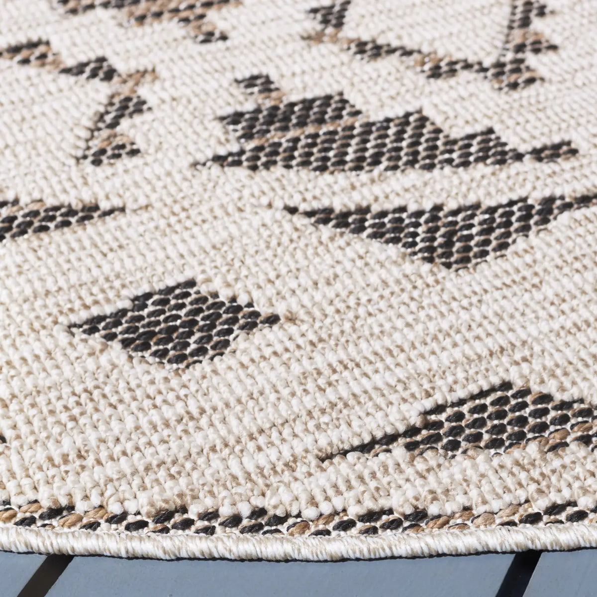 Safavieh Global 6'-7" x 6'-7" Rug in Beige / Dark Beig