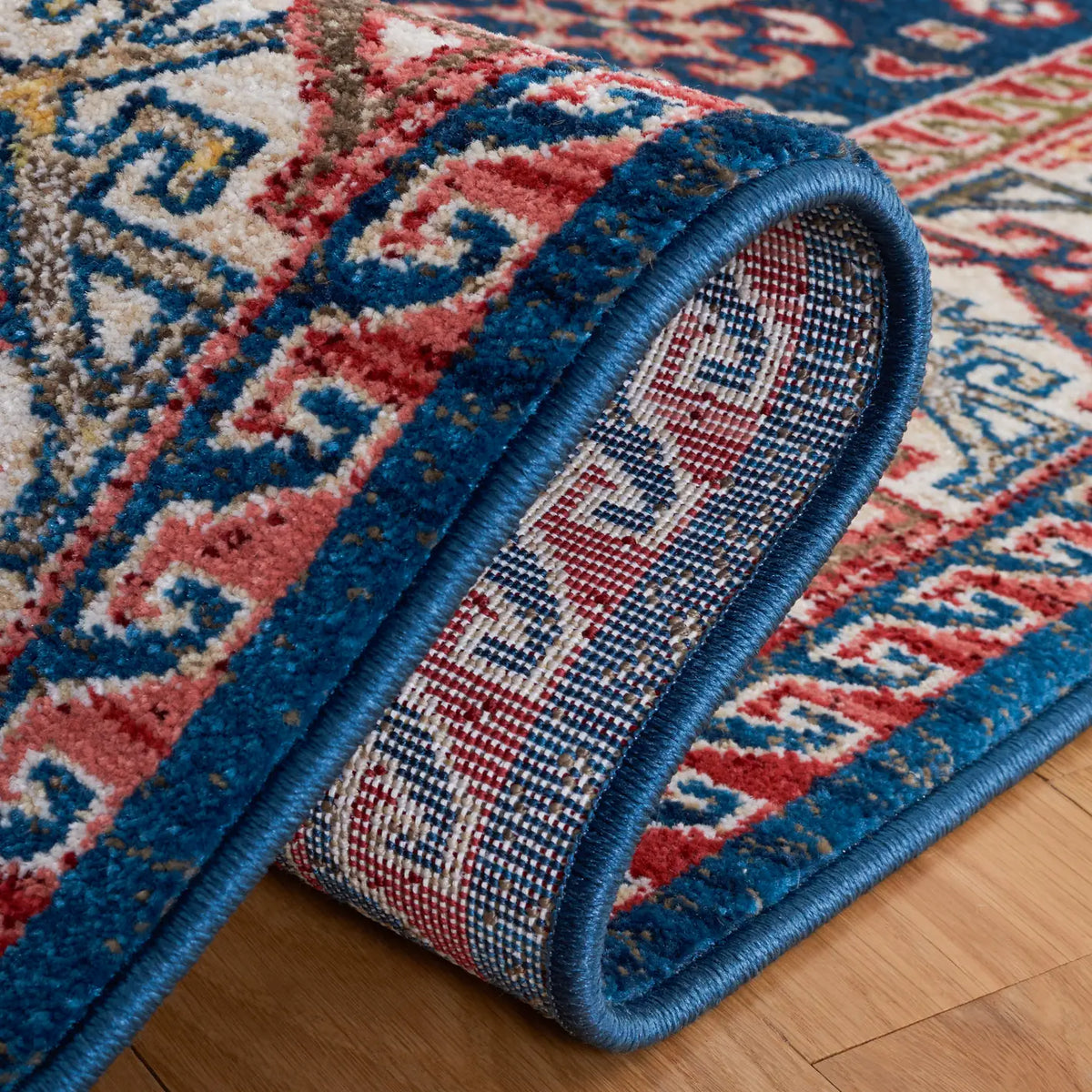 Safavieh Kashan 5'-1" x 7'-5" Rug in Blue / Ivory