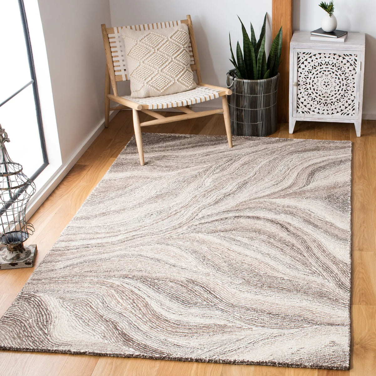 Safavieh Metro 4'-0" x 6'-0" Rug in Ivory / Brown