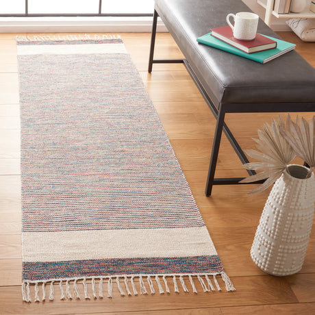 Safavieh Montauk 2'-3" x 7'-0" Rug in Beige / Blue