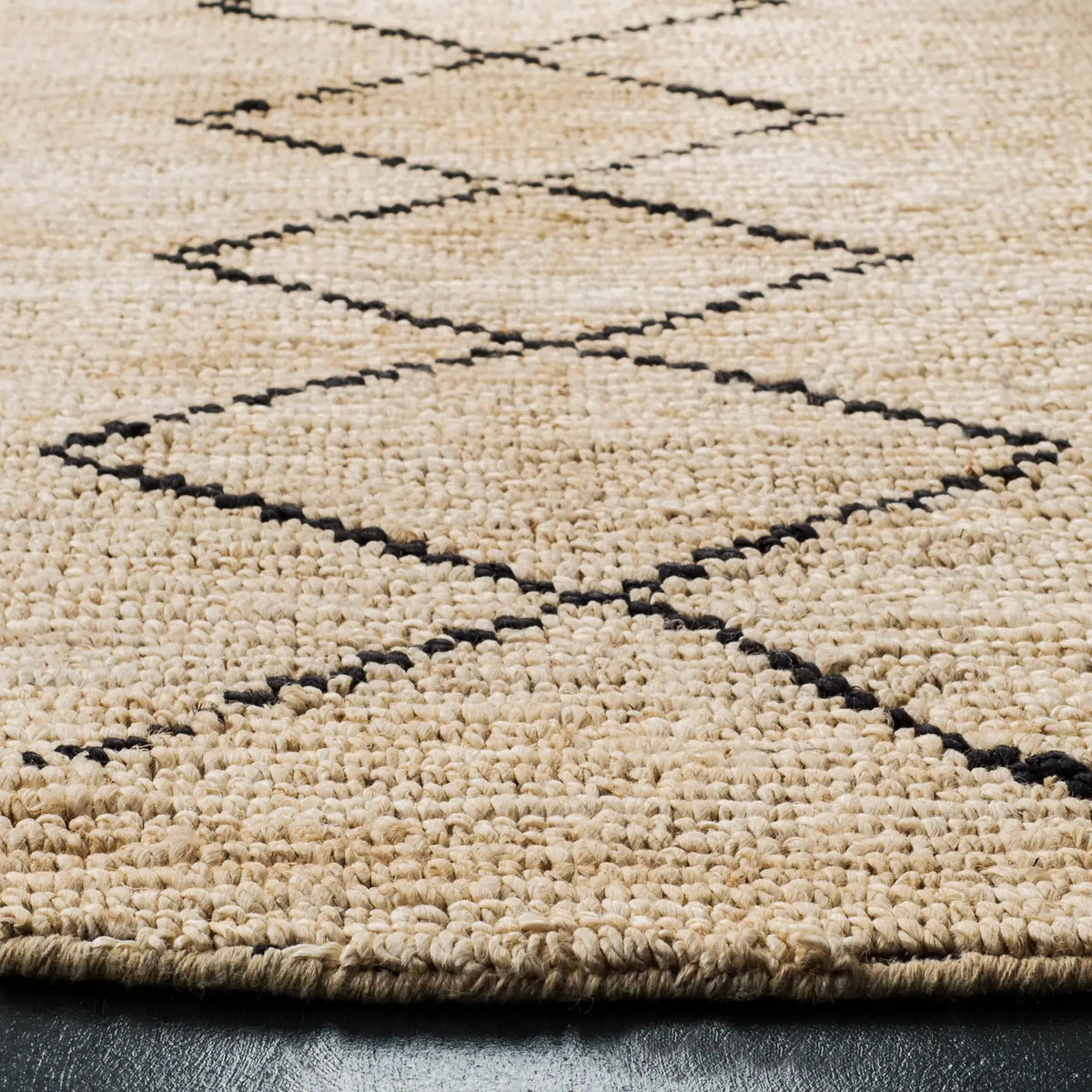 Safavieh Bohemian 6'-0" x 6'-0" Rug in Ivory / Black