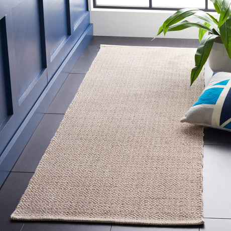 Safavieh Montauk 2'-3" x 13'-0" Rug in Ivory / Beige