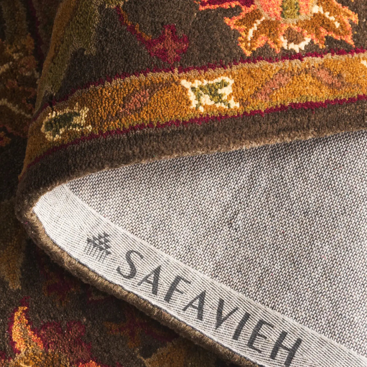 Safavieh Antiquity 5'-0" x 8'-0" Rug in Green / Gold