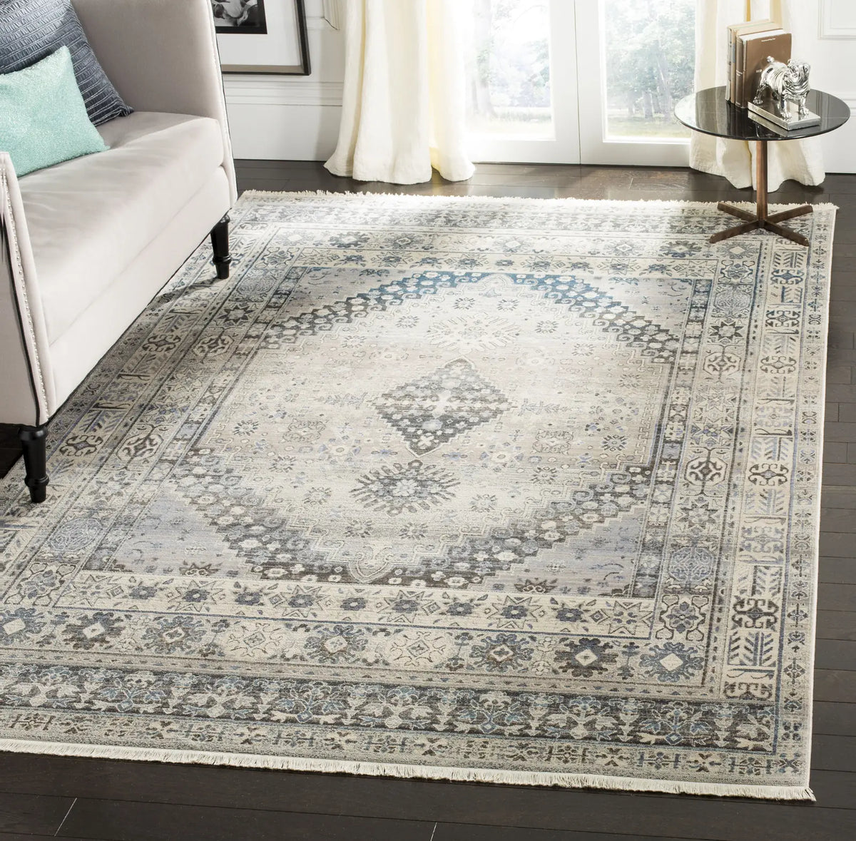 Safavieh Vintage Persian 4'-0" x 6'-0" Rug in Grey / Blue