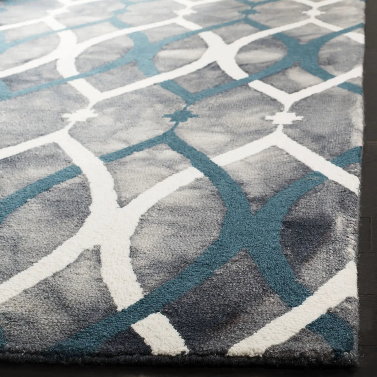 Safavieh Dip Dye 4'-0" x 6'-0" Rug in Grey / Ivory Blue
