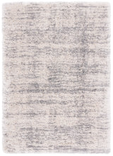 Safavieh Iceland Shag 4'-0" x 6'-0" Rug in Ivory / Grey