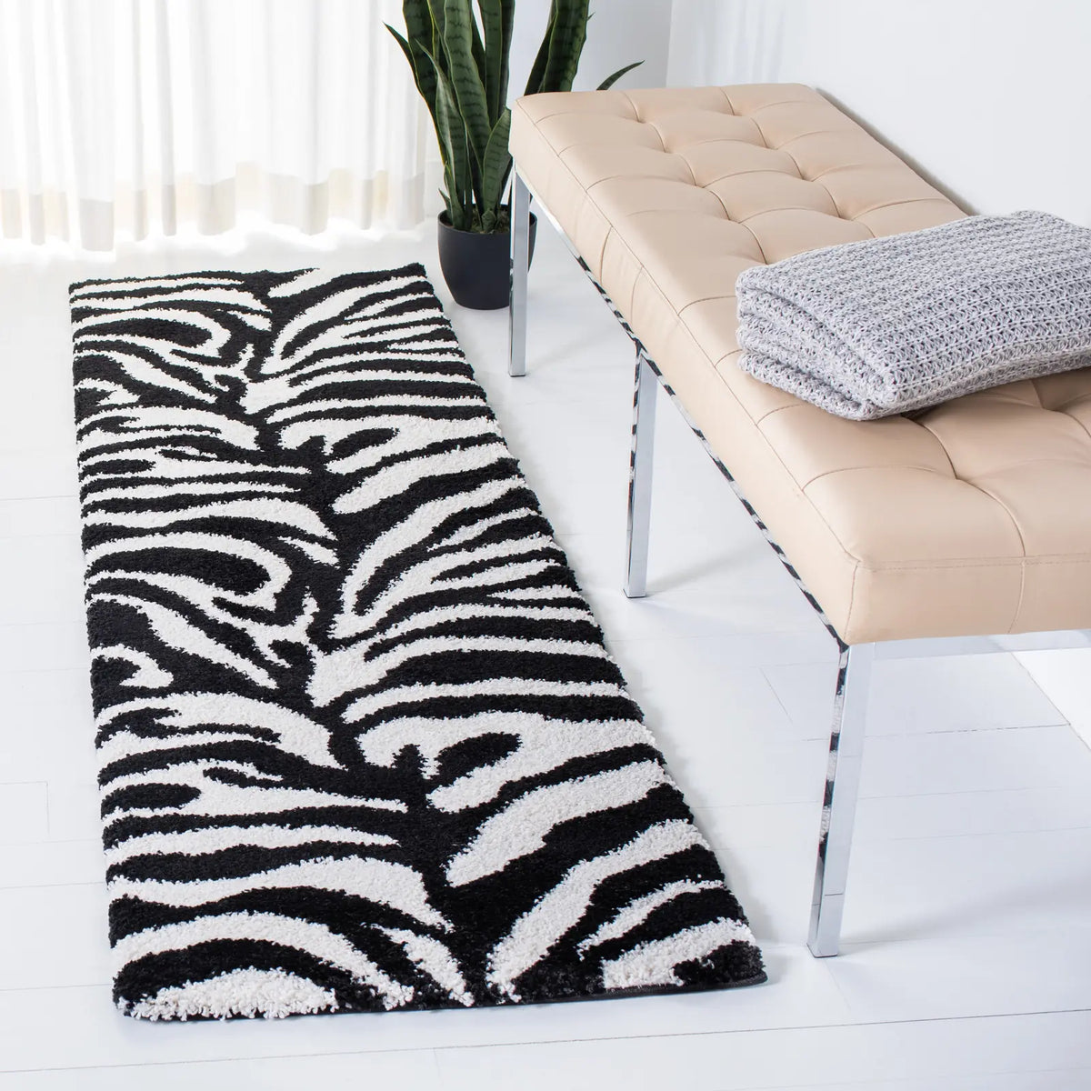 Safavieh Florida Shag 2'-3" x 11'-0" Rug in Ivory / Black