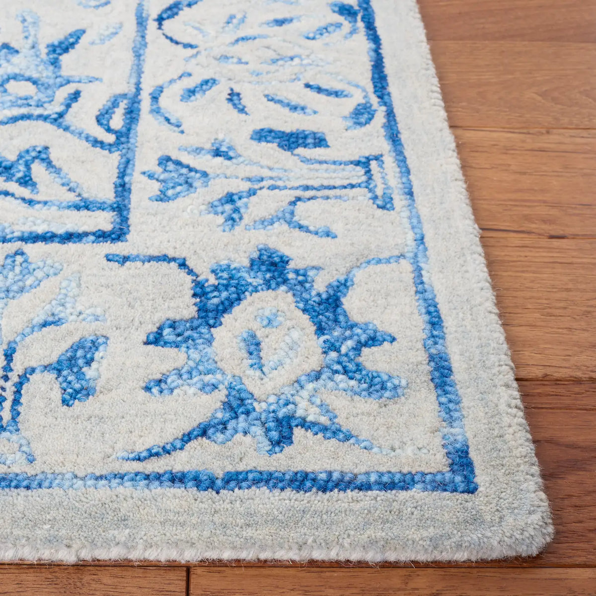 Safavieh Metro 4'-0" x 6'-0" Rug in Blue / Beige