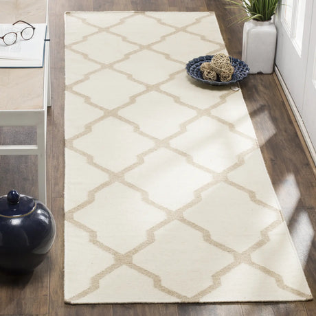 Safavieh Dhurries 2'-6" x 8'-0" Rug in Ivory / Camel