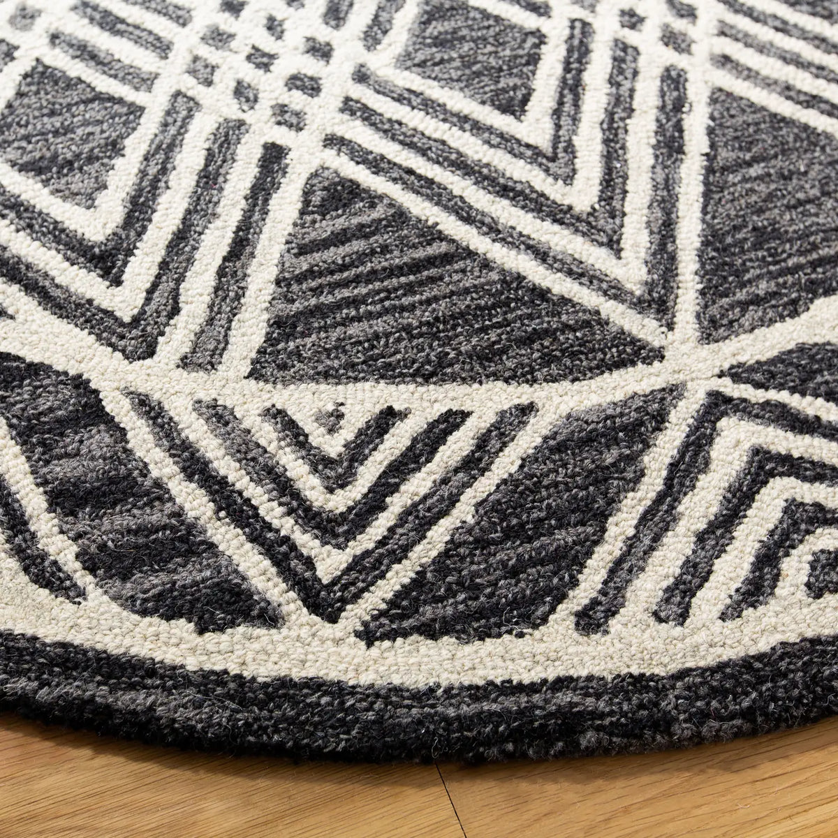 Safavieh Micro-Loop 5'-0" x 5'-0" Rug in Charcoal / Ivory