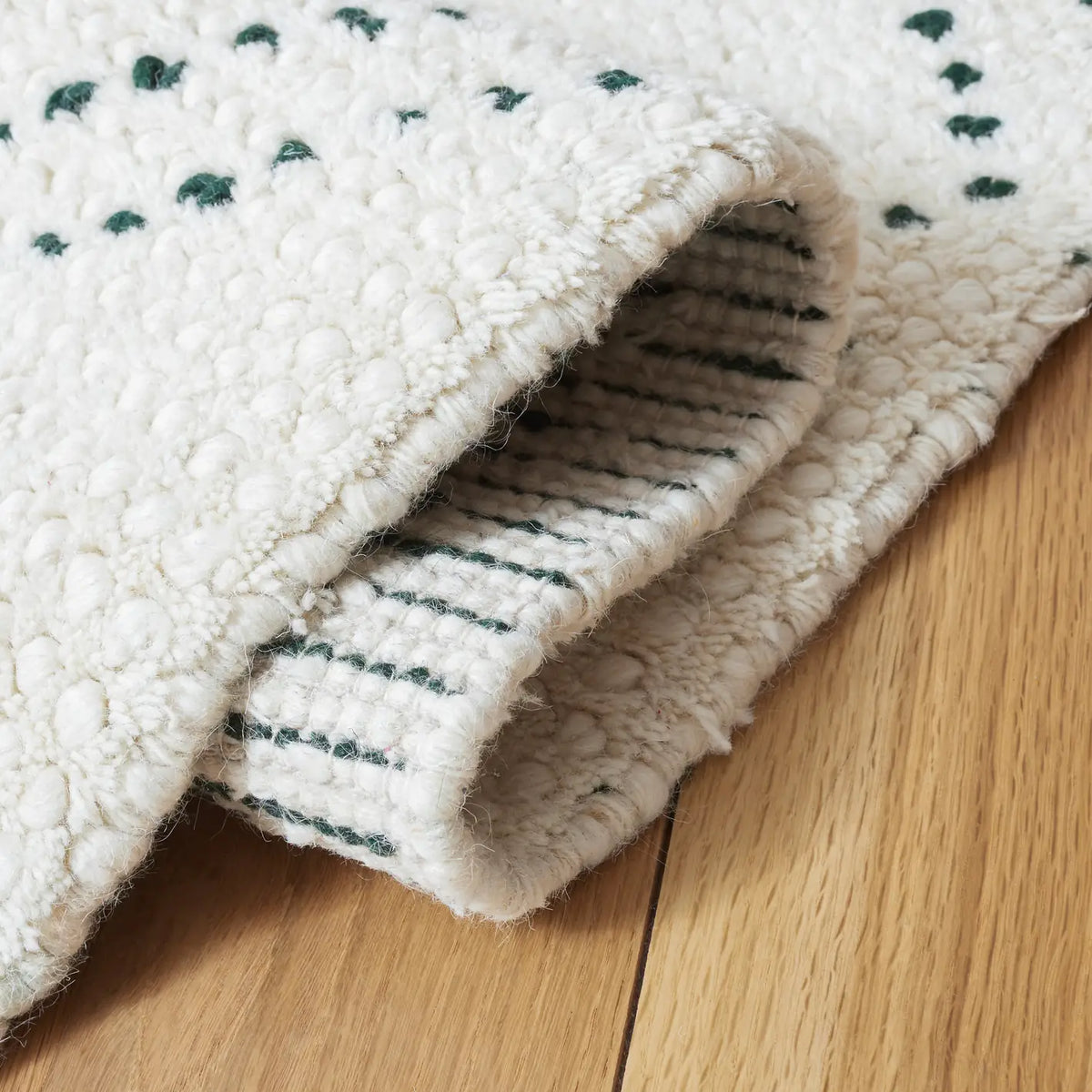 Safavieh Casablanca 4'-0" x 6'-0" Rug in Ivory / Green