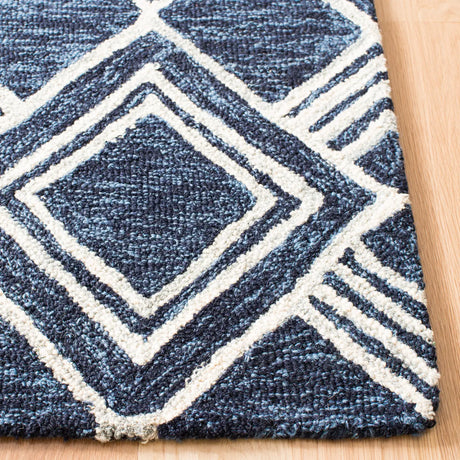Safavieh Micro-Loop 5'-0" x 8'-0" Rug in Navy / Ivory