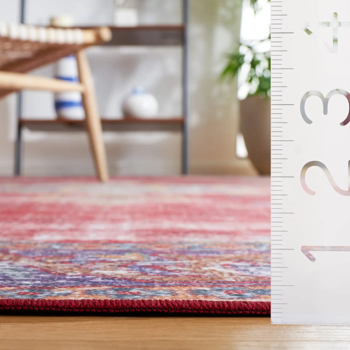 Safavieh Tucson 4'-0" x 6'-0" Rug in Red / Navy