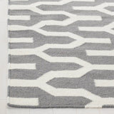 Safavieh Dhurries 5'-0" x 8'-0" Rug in Silver / Ivory