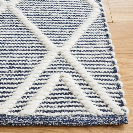 Safavieh Natura 4'-0" x 6'-0" Rug in Navy / Ivory
