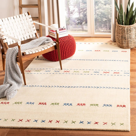 Safavieh Himalaya 4'-0" x 6'-0" Rug in Cream