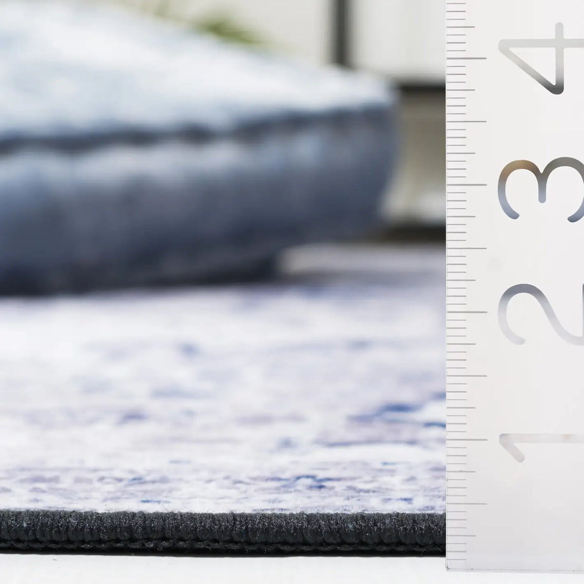 Safavieh Tucson 4'-0" x 6'-0" Rug in Navy / Grey