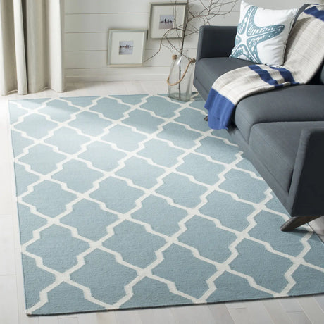Safavieh Dhurries 4'-0" x 6'-0" Rug in Light Blue / Ivory