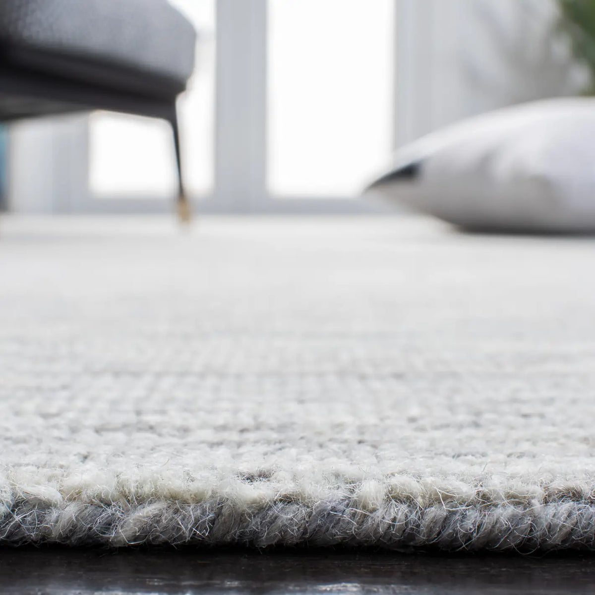 Safavieh Metro 4'-0" x 6'-0" Rug in Sage / Ivory