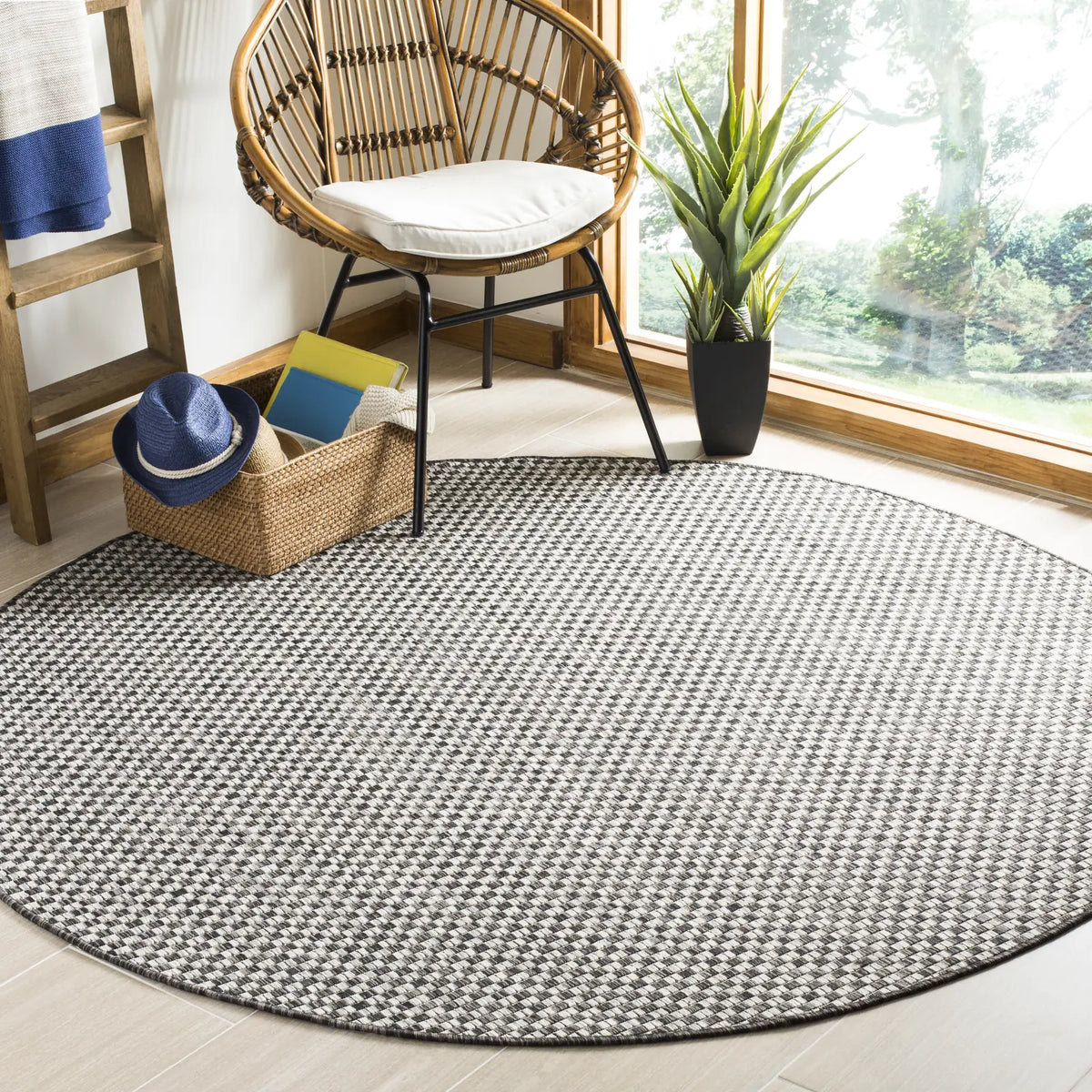 Safavieh Courtyard 10'-0" x 10'-0" Rug in Black / Light Grey