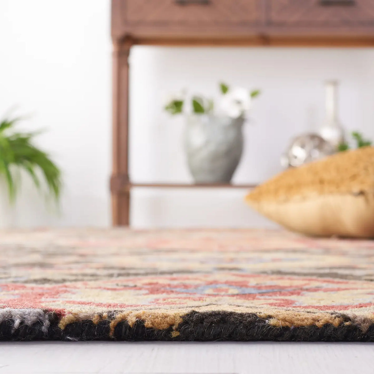 Safavieh Heritage 4'-0" x 6'-0" Rug in Charcoal / Red