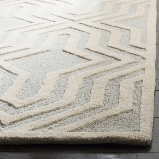 Safavieh Cambridge 5'-0" x 8'-0" Rug in Grey / Ivory