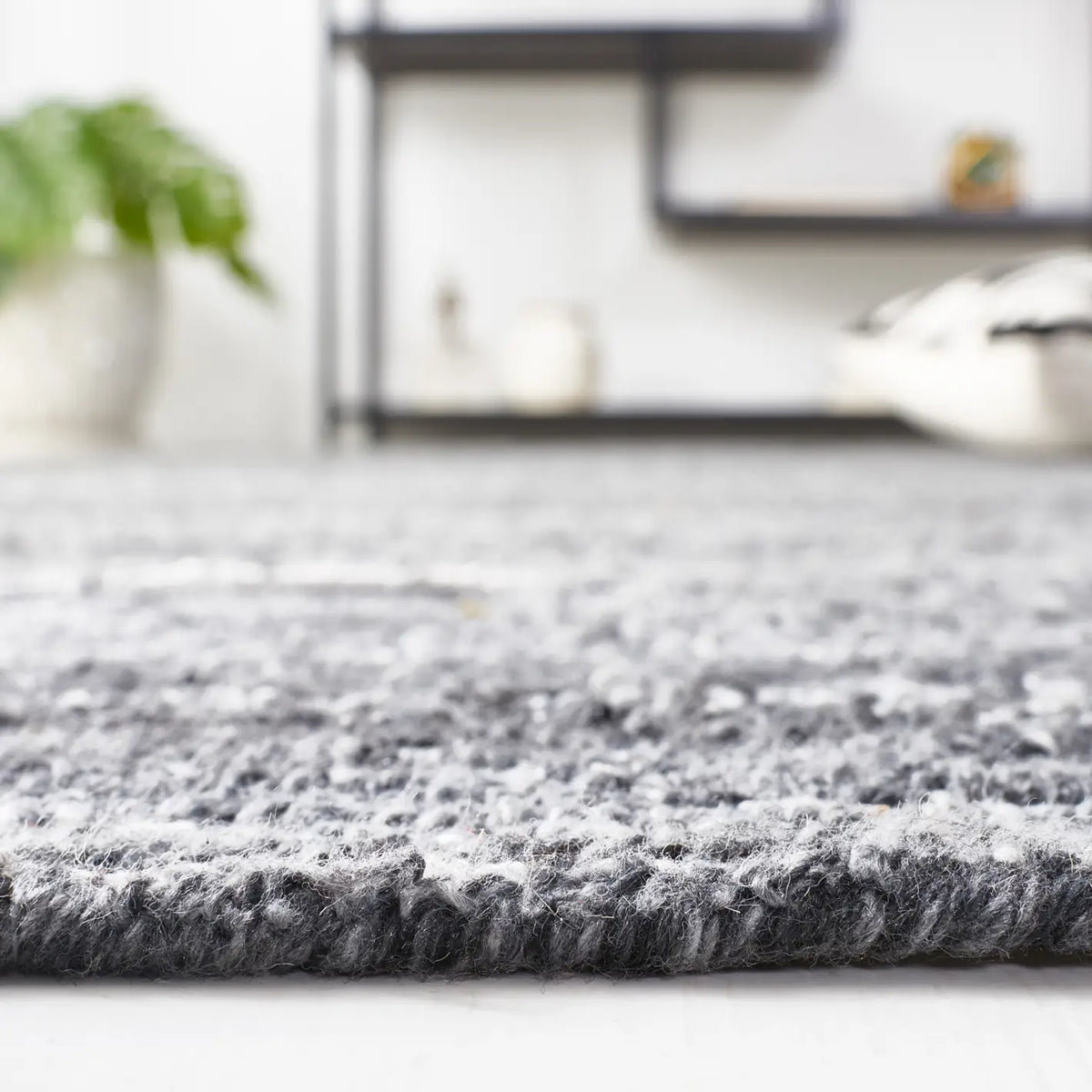 Safavieh Mirage 4'-0" x 6'-0" Rug in Dark Grey / Ivory