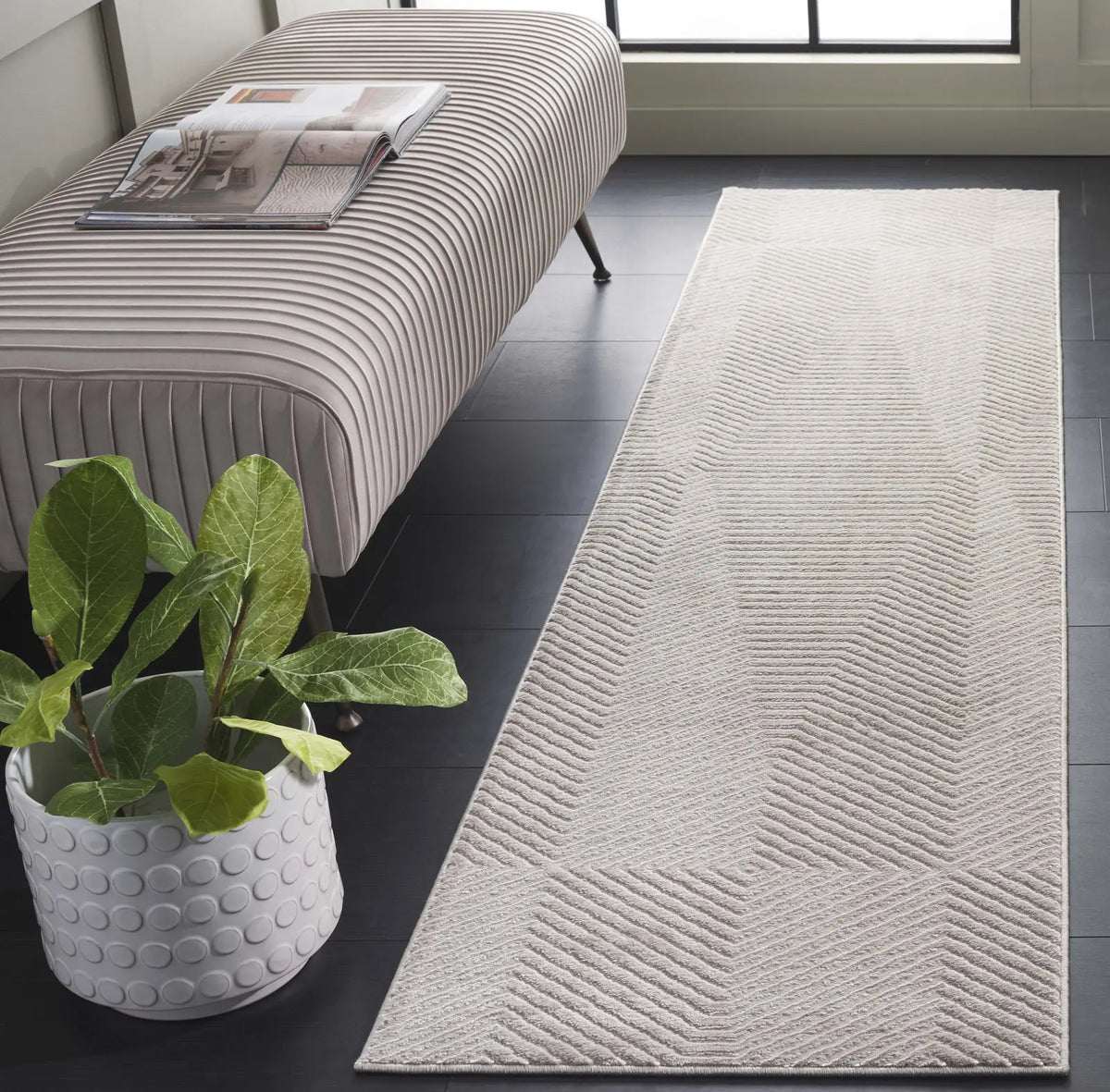 Safavieh Carter 2'-0" x 8'-0" Rug in Ivory / Taupe