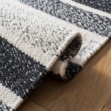 Safavieh Kilim 4'-0" x 6'-0" Rug in Black / Ivory