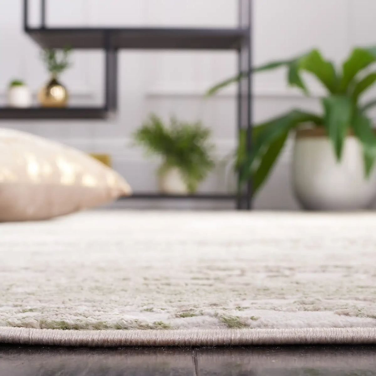 Safavieh Meadow 500 4'-0" x 6'-0" Rug in Beige / Sage