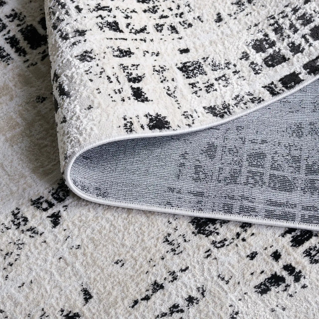 Safavieh Mila 4'-0" x 6'-0" Rug in Black / Ivory