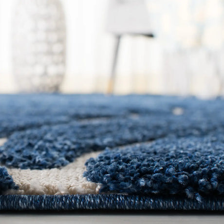 Safavieh Florida Shag 5'-3" x 7'-6" Rug in Dark Blue / Cream