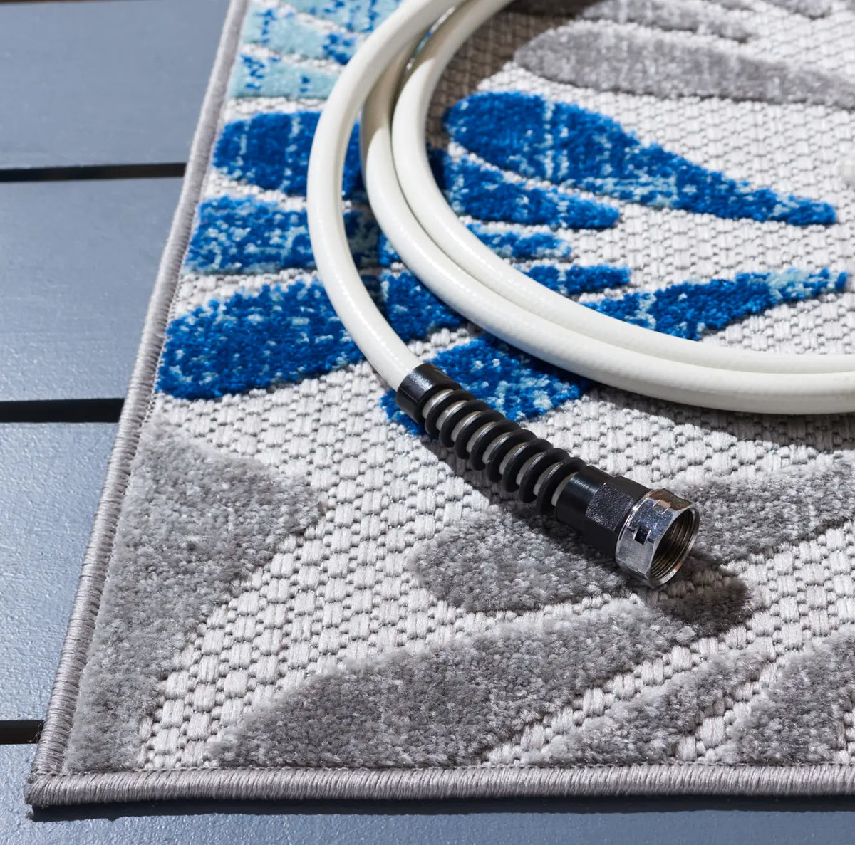 Safavieh Cabana 4'-0" x 6'-0" Rug in Grey / Blue