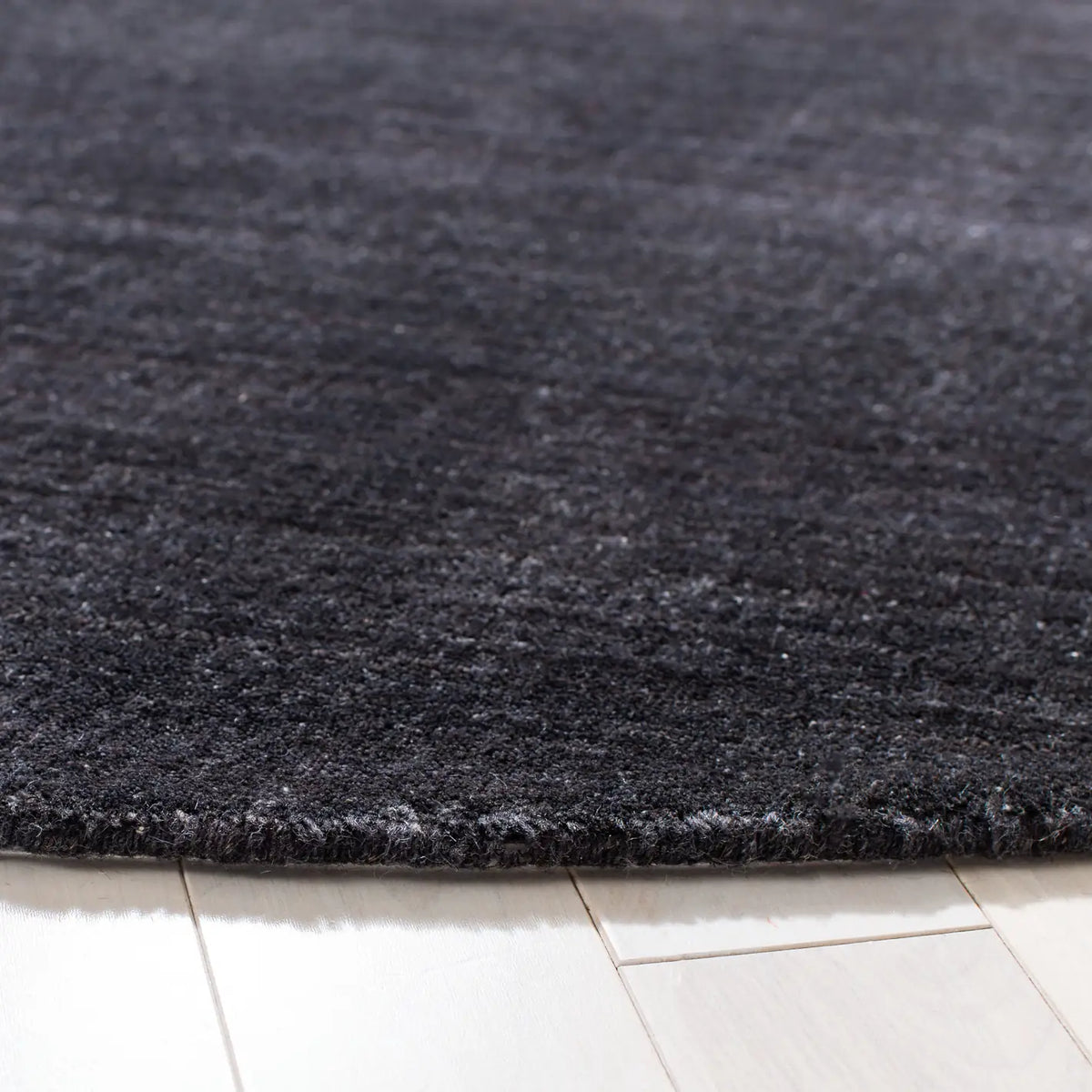 Safavieh Himalaya 6'-0" x 6'-0" Rug in Black