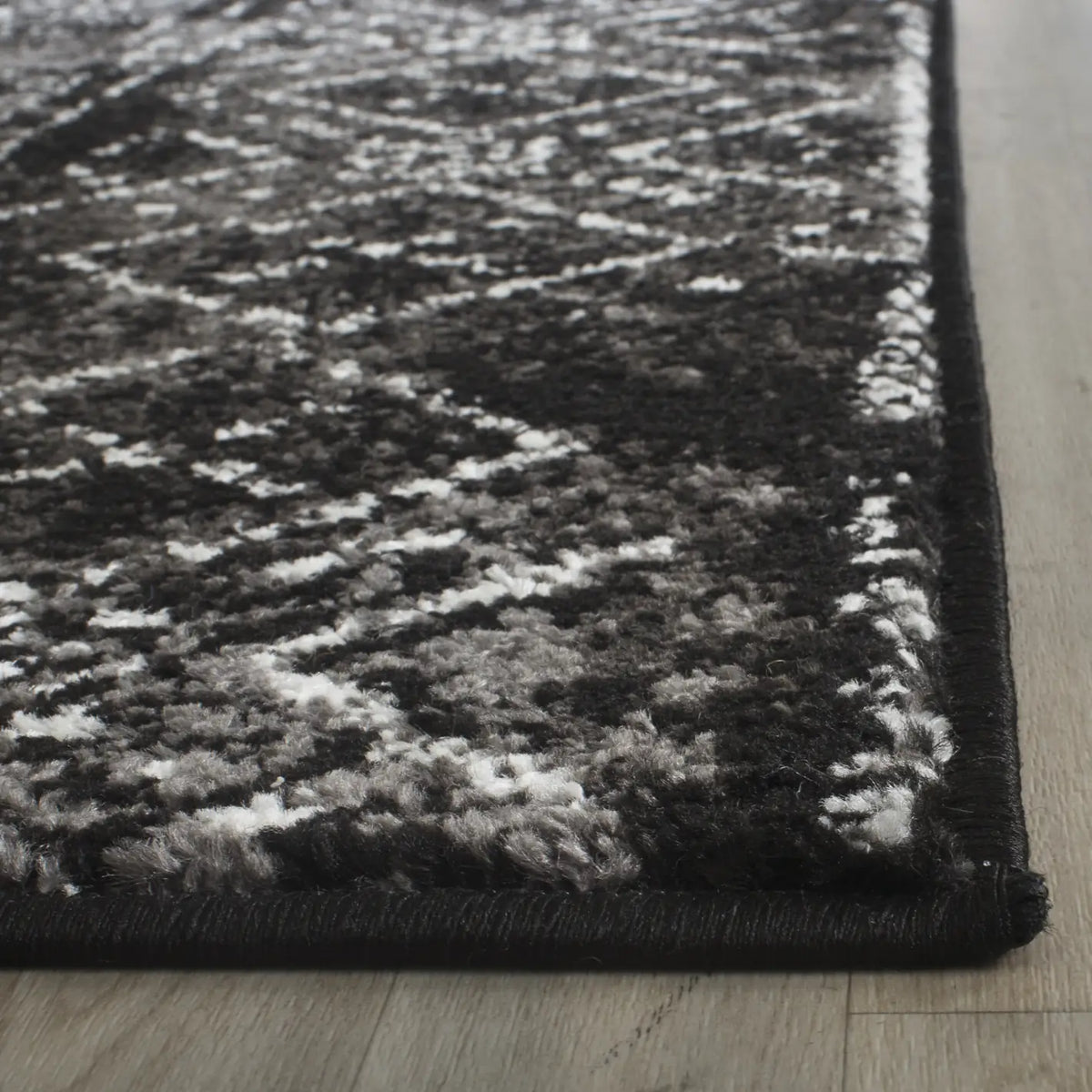 Safavieh Adirondack 2'-6" x 10'-0" Rug in Black / Silver