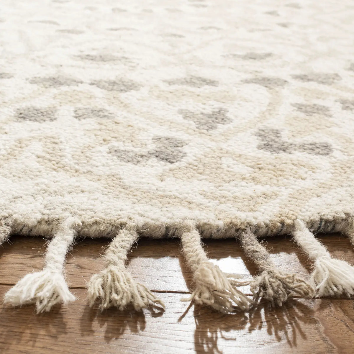 Safavieh Blossom 6'-0" x 6'-0" Rug in Ivory / Taupe