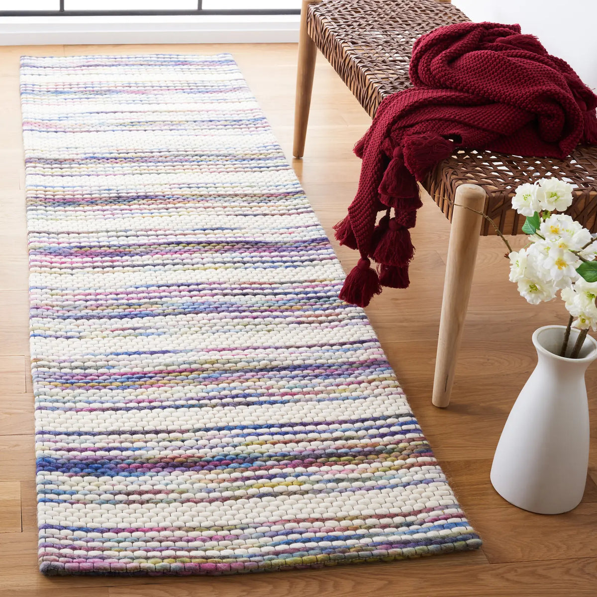 Safavieh Marbella 2'-3" x 8'-0" Rug in Ivory / Blue