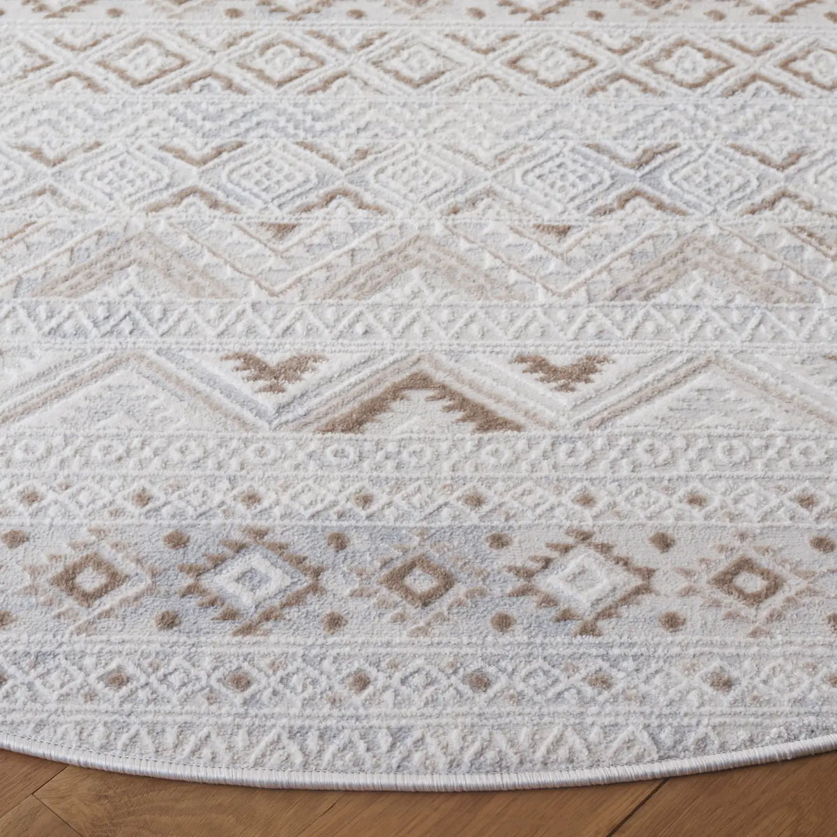 Safavieh Hanna 6'-7" x 6'-7" Rug in Ivory / Beige