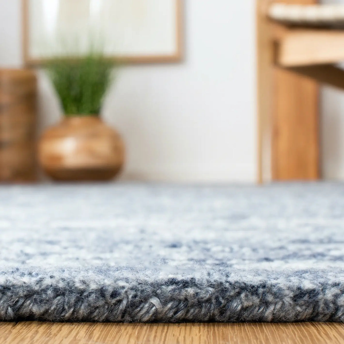 Safavieh Marquee 4'-0" x 6'-0" Rug in Navy