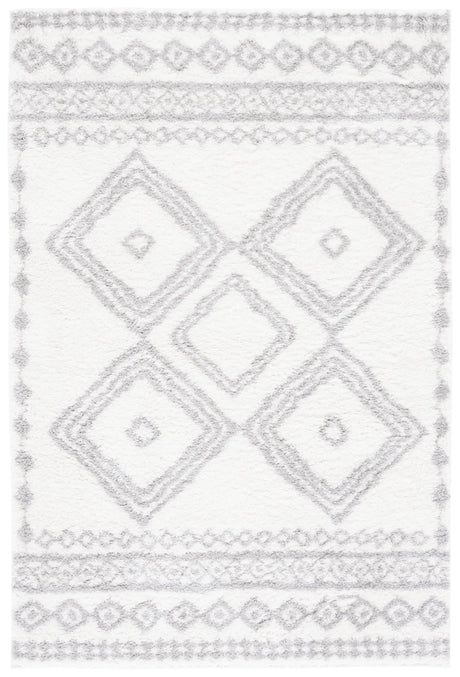 Safavieh Berber Shag 4'-5" x 6'-5" Rug in Ivory / Grey