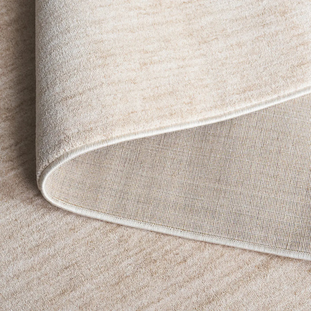 Safavieh Mabel 4'-0" x 6'-0" Rug in Beige / Ivory