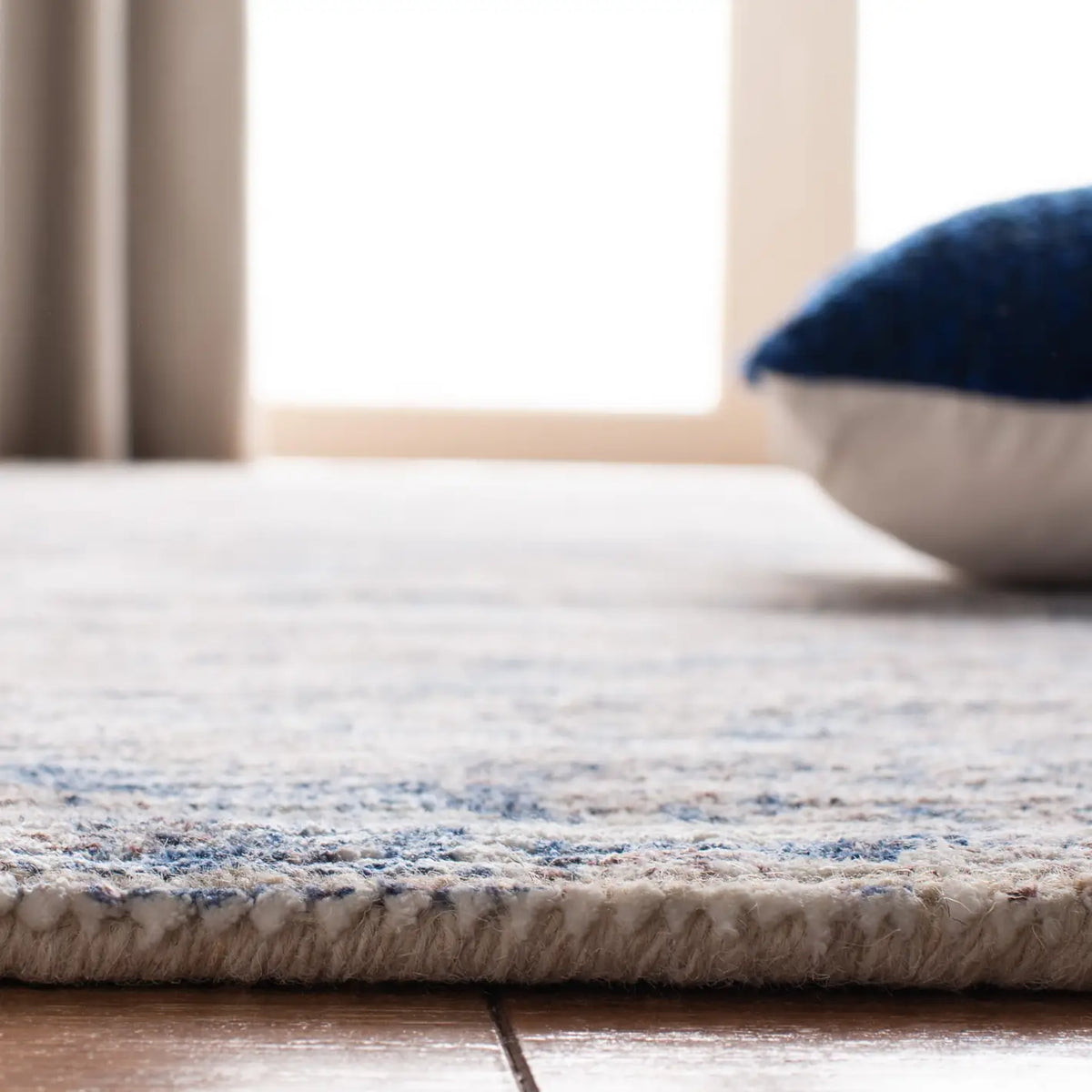 Safavieh Mirage 5'-0" x 8'-0" Rug in Navy / Ivory