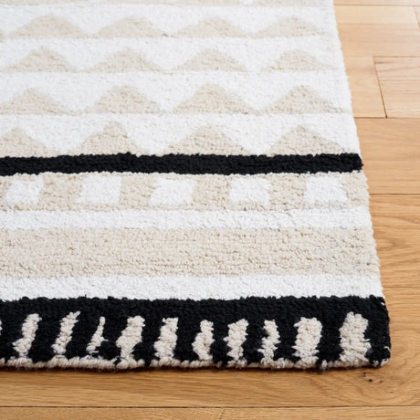 Safavieh Capri 4'-0" x 6'-0" Rug in Ivory / Beige