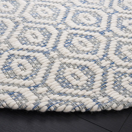 Safavieh Marbella 6'-0" x 6'-0" Rug in Blue / Ivory