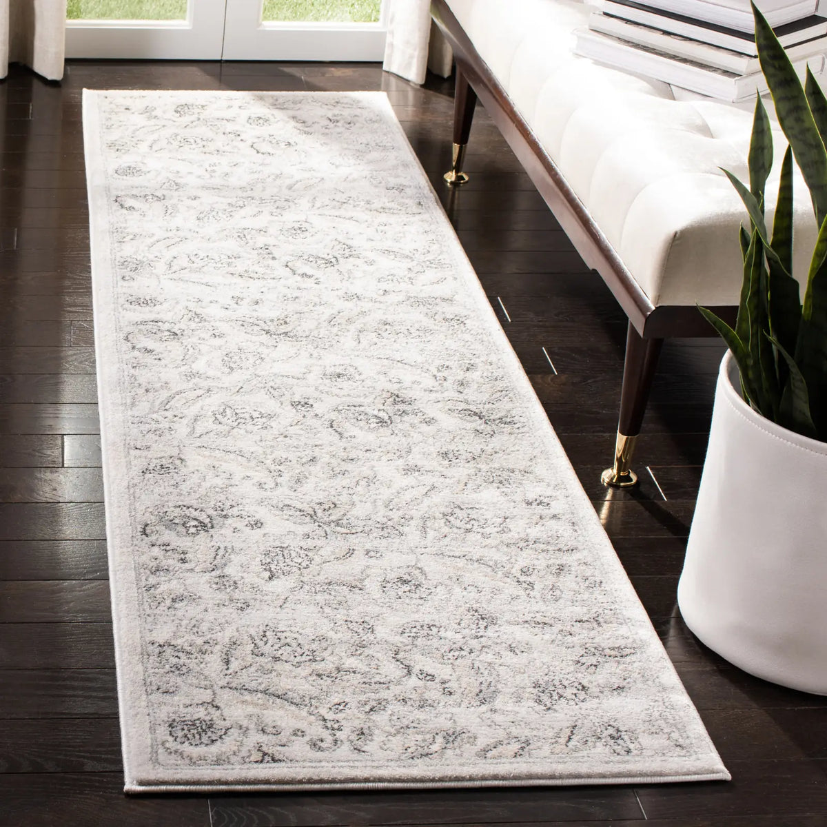 Safavieh Carnegie 2'-3" x 8'-0" Rug in Silver / Grey