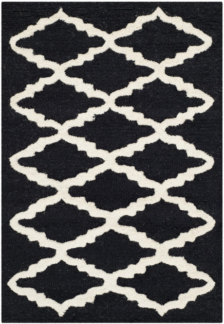 Safavieh Cambridge 2'-0" x 3'-0" Rug in Black / Ivory